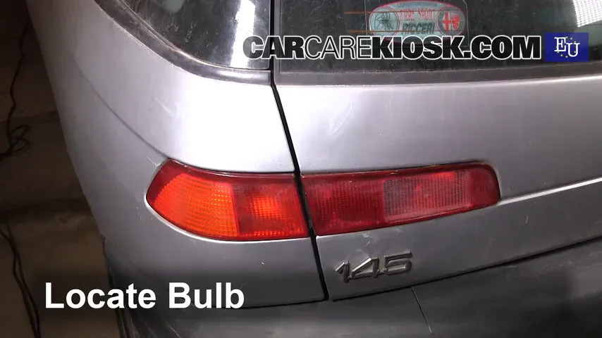 1997 Alfa Romeo 145 T.Spark 1.4L 4 Cyl. Lights